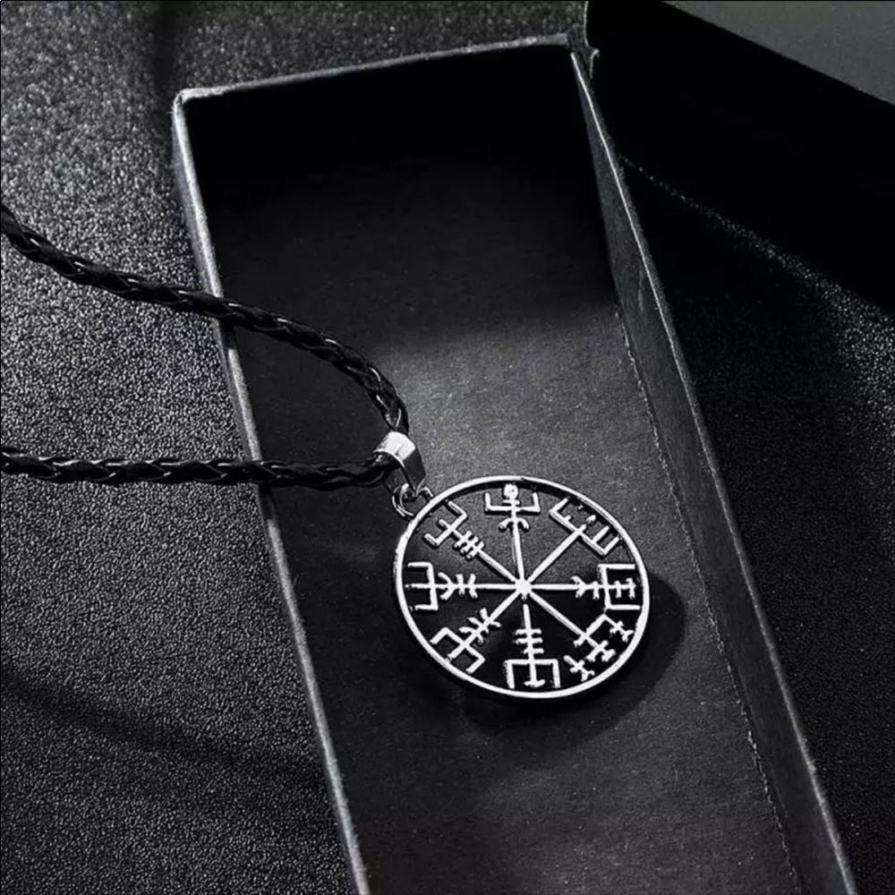 ❌SOLD❌ Viking Odin Rune Amulet Compass Necklace - Picture 7 of 13